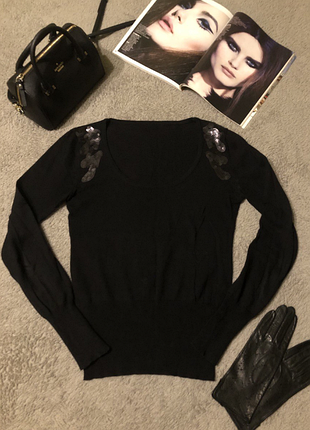 Базовий брендовий натуральний лонгслив guess c декором на плечах, р. s-m, стан нового