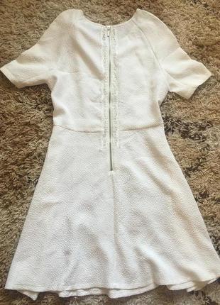 Мега красивое белоснежное платье lucy paris с ажурной вставкой1 фото