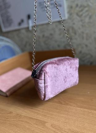 Пудровая, розовая сумка на цепочке