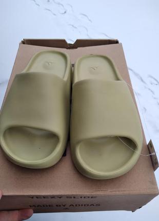 Шльопанці жіночі adidas yeezy slide desert sand1 фото