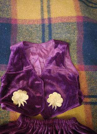 Костюм спідниця і жилетка для дівчинки з оксамиту2 фото