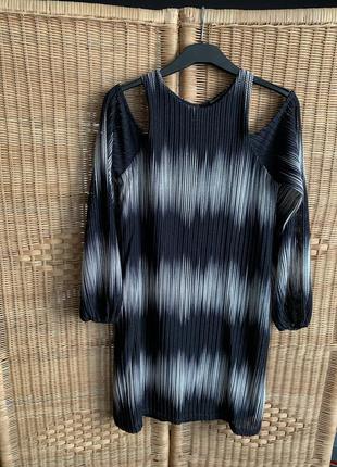 Платье zara с открытыми плечами и с вырезом на спине