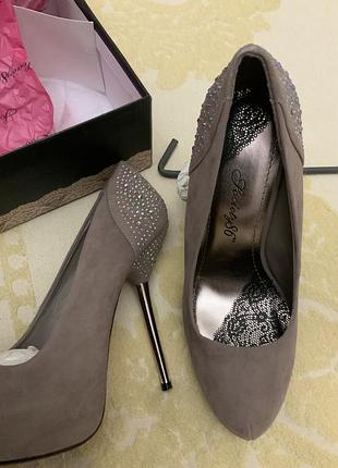 Нарядные туфли