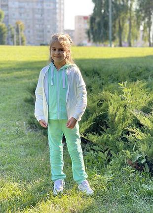 Бомбер легка вітровка куртка на флісі всередині весна