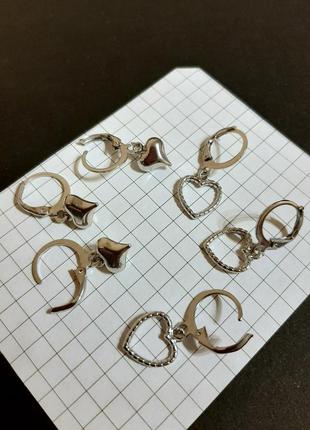 Лаконичные миниатюрные серьги сердечка из тонкого металла в серебристом цвете. стальном серебряном серебро сердечко сердце8 фото