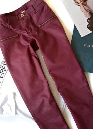 Джинсы марсала под кожу