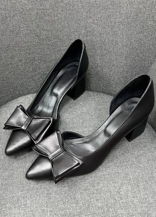 Класичні туфлі жіночі чорні натуральна італійська шкіра з бантиком