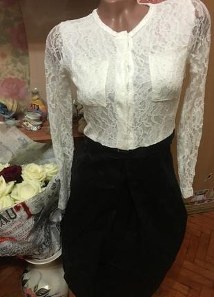 Красивое платье с ажурным платьем opus london