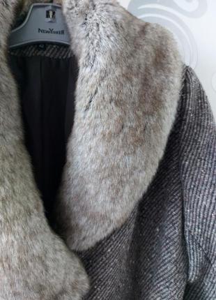 Трендові брендове вінтажне довге коричневе вовняне пальто з хутряним коміром2 фото