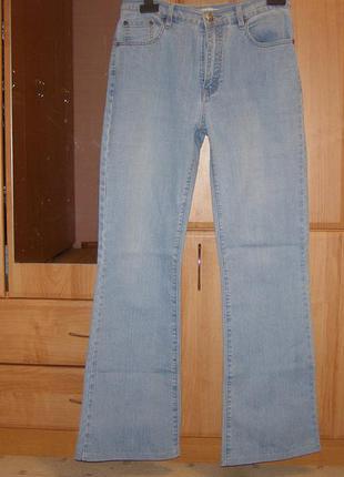 Стильные джинсы, легкий клеш, размер m-l1 фото