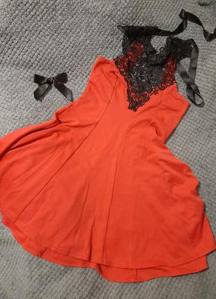 Красное мини платье с открытой спиной
