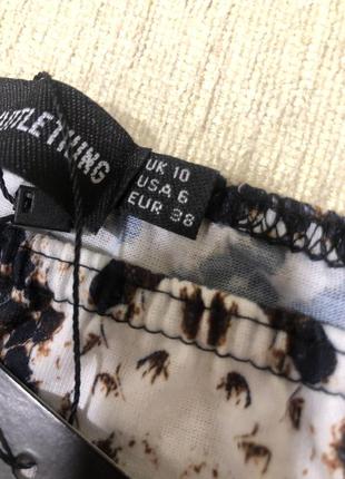 Боди в змеиный принт prettylittlething