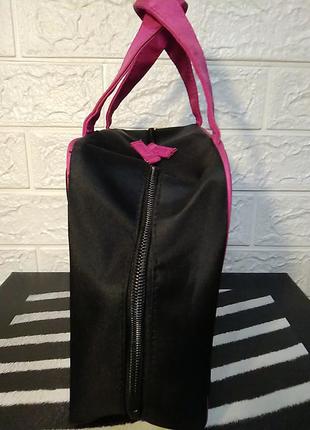 Вместительная косметичка от эйвон