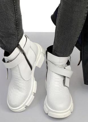 Белые ботинки из натуральной кожи3 фото