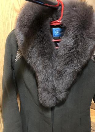 Шерстяное очень тёплое пальто на зиму с меховым воротником2 фото