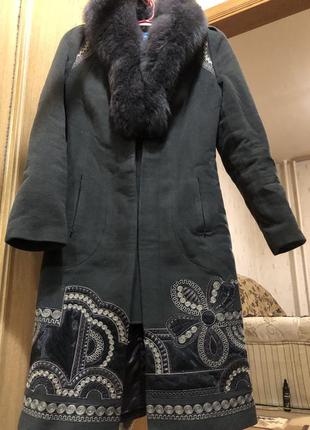 Шерстяное очень тёплое пальто на зиму с меховым воротником5 фото