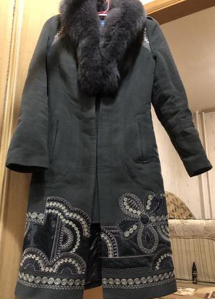 Шерстяное очень тёплое пальто на зиму с меховым воротником6 фото