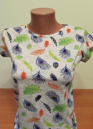 Стильна жіноча футболка!