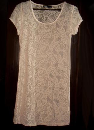 Коротке плаття або туніка з ніжного мережива пудрового кольору