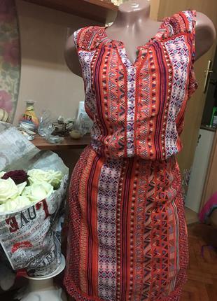 Дуже гарне плаття george з красивим орнаменотом