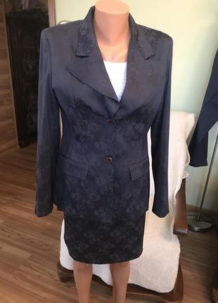 Класичний костюм