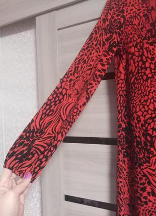 Платье ярко красное в леопардовый принт3 фото