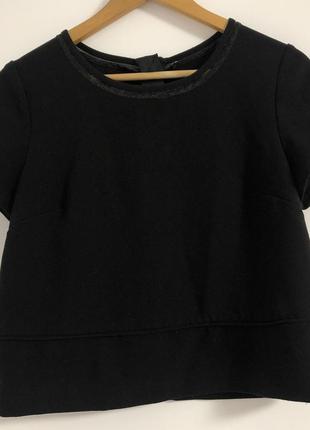 Коротка чорна блуза футболка укорочена ошатна з прозорими вставками1 фото