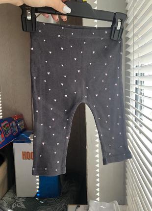 Базовые темно серые лосины и штанишки в сердечко на девочку 3-6-9 мес