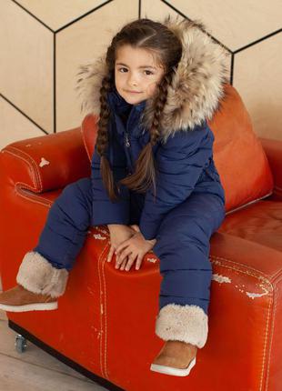Детский однотонный зимний комбинезон  с опушкой из натурального меха2 фото