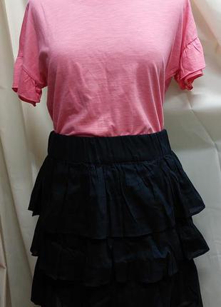 Чорна спідниця з воланами