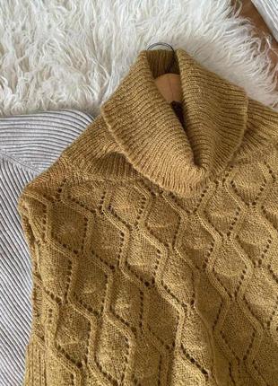 Горчичный свитер