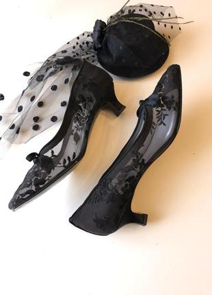 Вінтаж,чорні,вечірні туфлі з вишивкою,люкс бренд,stuart weitzman.
