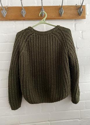 Теплый вязаный свитер оливкового цвета