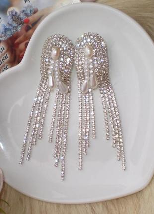 Сережки кульчики з стразовою цепочкою та перлинками/сережки з стразовой ланцюжком і жемжугом