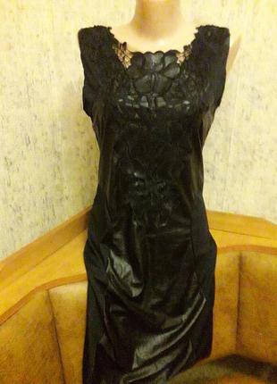 Симпатичне плаття з вставкам шкірозамінника,ідеально підкреслює фігуру