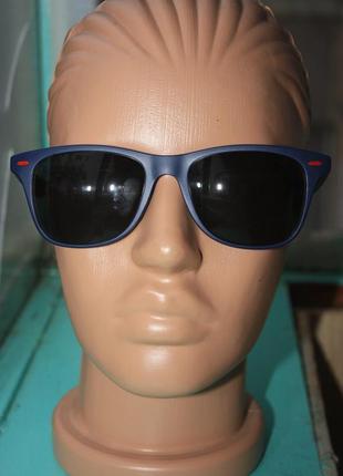 Стильные очки в синей оправе6 фото