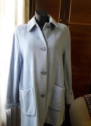 Відмінне натуральне пальто лавандового кольору