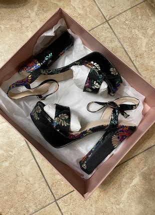 Брсоножки туфли