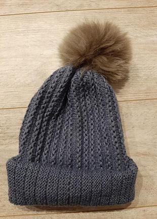 Зимова шапка з натуральним хутром