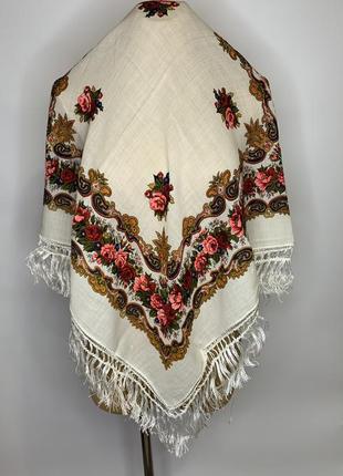 Красивый платок из тонкой шерсти с бахромой1 фото
