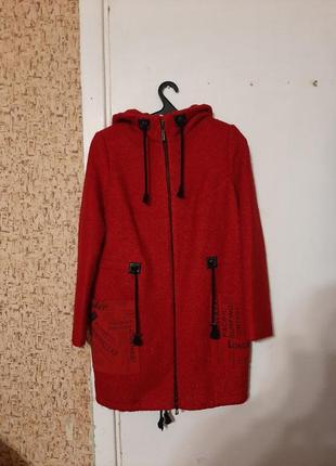 Жіноче червоне осінньої демісезонне пальто з капюшоном 48 розмір. tiara