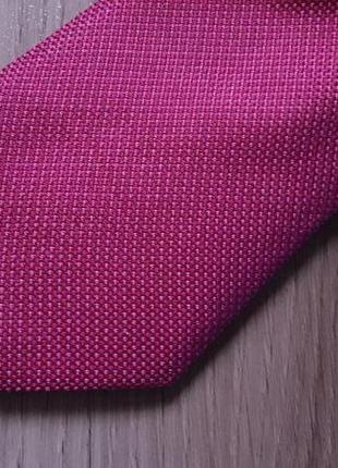 Брендовый розовый галстук из натурального шелка.