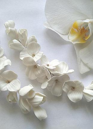 Весільна гілочка з фрезією