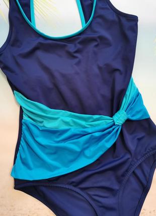 Темно-синий сдельный купальник sea side с голубой драпировкой на поясе3 фото