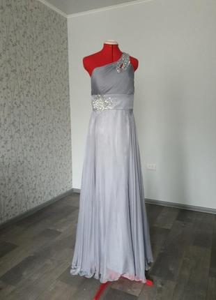 Довга вечірня сукня плюс клатч