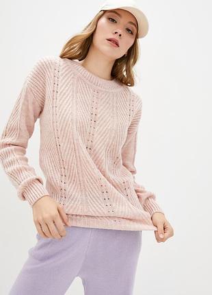 Женский джемпер с ажурным узором.