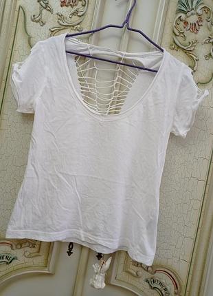Чудова літня футболочка з цікавим декором