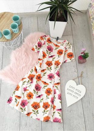 В наличии платье в цветочный принт zara