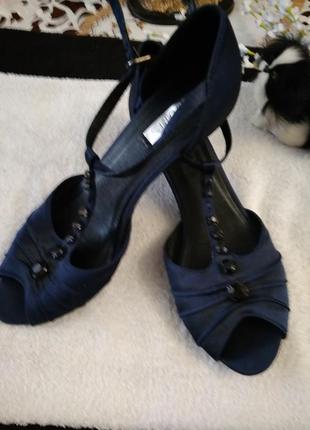 Босоніжки тряпчані.