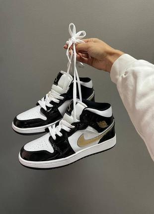 Женские кроссовки air jordan 1 retro “patent black white gold”